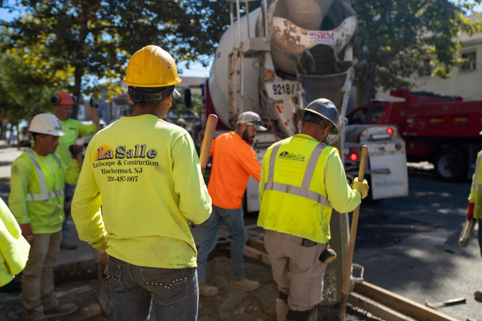 LaSalle crew pouring concrete
